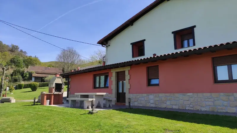 El apartamento, con jardín y barbacoa